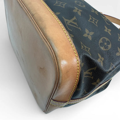 https://cdn.shopify.com/s/files/1/0564/9376/8855/files/Louis_Vuitton_Schultertasche_Sac_Noe_grande_monogram_braun_vintage_LV_1583.webp?v=1768202581
