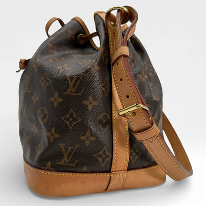https://cdn.shopify.com/s/files/1/0564/9376/8855/files/Louis_Vuitton_Schultertasche_Sac_Noe_grande_monogram_braun_vintage_LV_1596.webp?v=1768202581