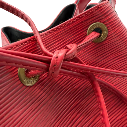 https://cdn.shopify.com/s/files/1/0564/9376/8855/files/Louis_Vuitton_Schultertasche_Sac_Noe_petit_Epi_aus_Leder_rot_vintage_LV6523.webp?v=1778681400