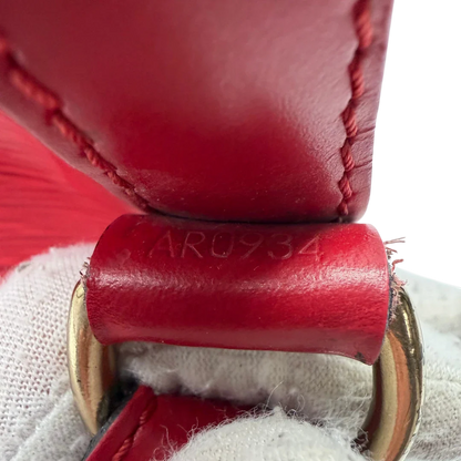 https://cdn.shopify.com/s/files/1/0564/9376/8855/files/Louis_Vuitton_Schultertasche_Sac_Noe_petit_Epi_aus_Leder_rot_vintage_LV6527.webp?v=1778681400
