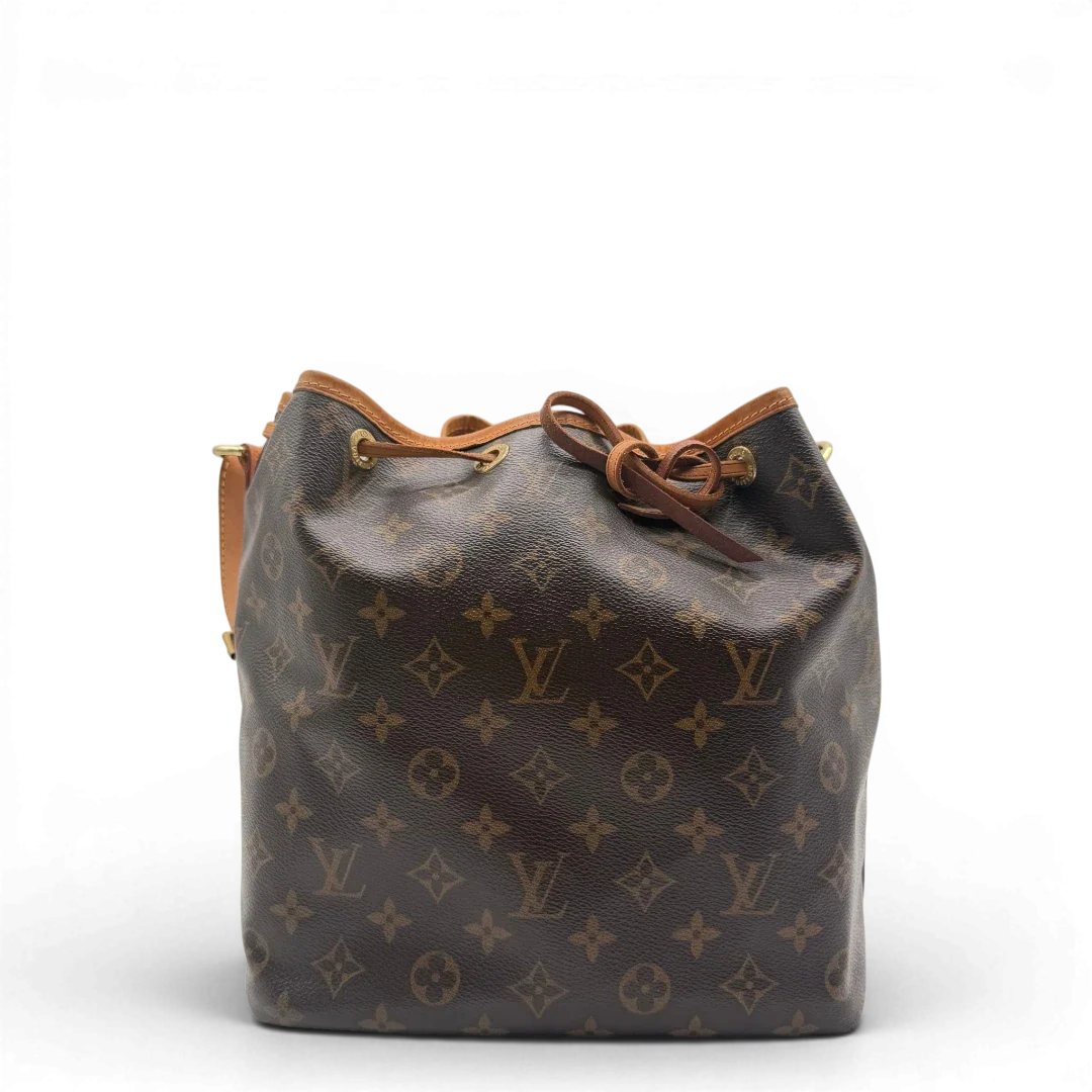 https://cdn.shopify.com/s/files/1/0564/9376/8855/files/Louis_Vuitton_Schultertasche_Sac_Noe_petit_monogram_braun_vintage_LV6094.webp?v=1778081004