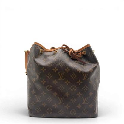 https://cdn.shopify.com/s/files/1/0564/9376/8855/files/Louis_Vuitton_Schultertasche_Sac_Noe_petit_monogram_braun_vintage_LV6094.webp?v=1778081004