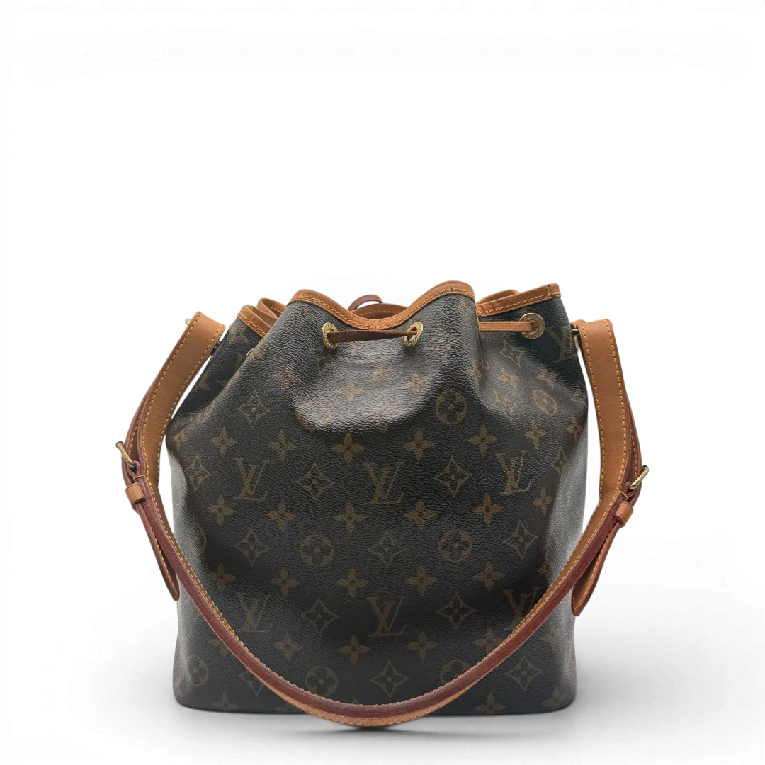 https://cdn.shopify.com/s/files/1/0564/9376/8855/files/Louis_Vuitton_Schultertasche_Sac_Noe_petit_monogram_braun_vintage_LV6096.webp?v=1778081005