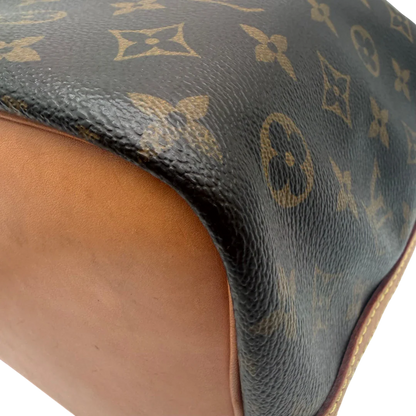 https://cdn.shopify.com/s/files/1/0564/9376/8855/files/Louis_Vuitton_Schultertasche_Sac_Noe_petit_monogram_braun_vintage_LV6100.webp?v=1778081005