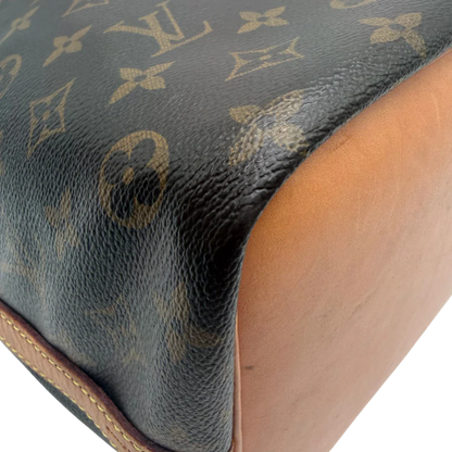 https://cdn.shopify.com/s/files/1/0564/9376/8855/files/Louis_Vuitton_Schultertasche_Sac_Noe_petit_monogram_braun_vintage_LV6103.webp?v=1778081005