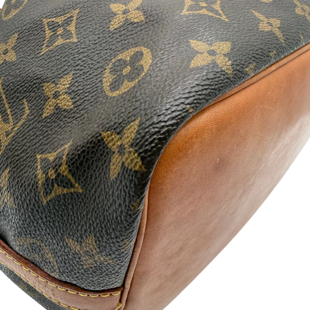 https://cdn.shopify.com/s/files/1/0564/9376/8855/files/Louis_Vuitton_Schultertasche_Sac_Noe_petit_monogram_braun_vintage_LV6293.webp?v=1778674590