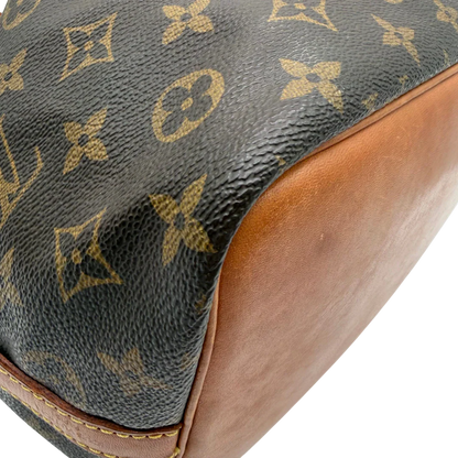 https://cdn.shopify.com/s/files/1/0564/9376/8855/files/Louis_Vuitton_Schultertasche_Sac_Noe_petit_monogram_braun_vintage_LV6293.webp?v=1778674590