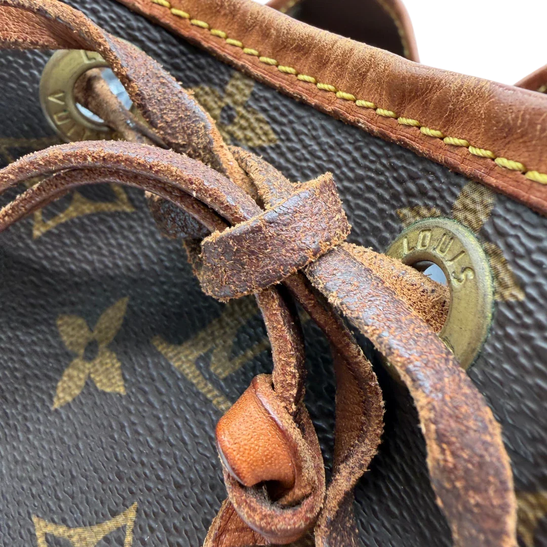 https://cdn.shopify.com/s/files/1/0564/9376/8855/files/Louis_Vuitton_Schultertasche_Sac_Noe_petit_monogram_braun_vintage_LV6298.webp?v=1778674590