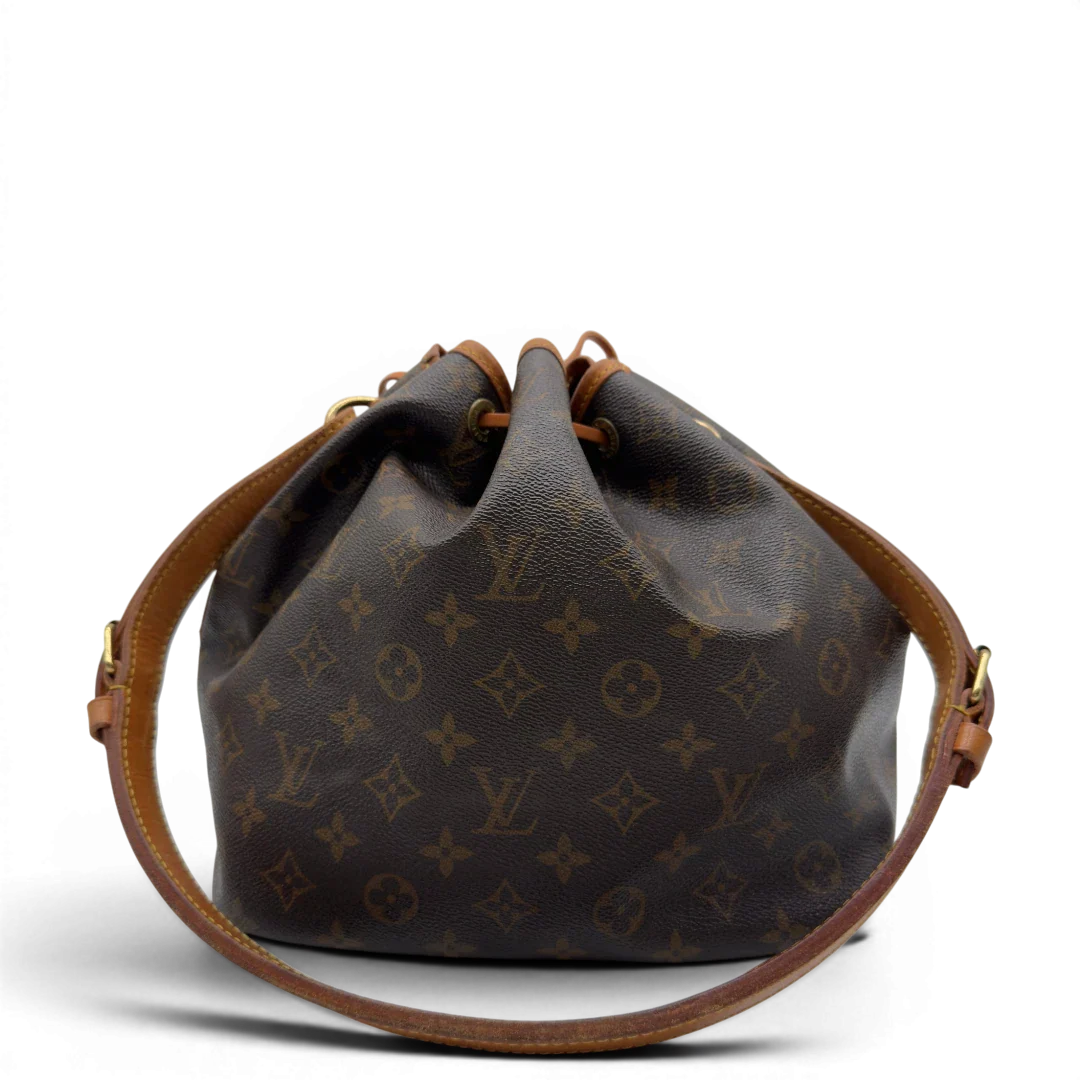 https://cdn.shopify.com/s/files/1/0564/9376/8855/files/Louis_Vuitton_Schultertasche_Sac_Noe_petit_monogram_braun_vintage_LV8225.webp?v=1780408483