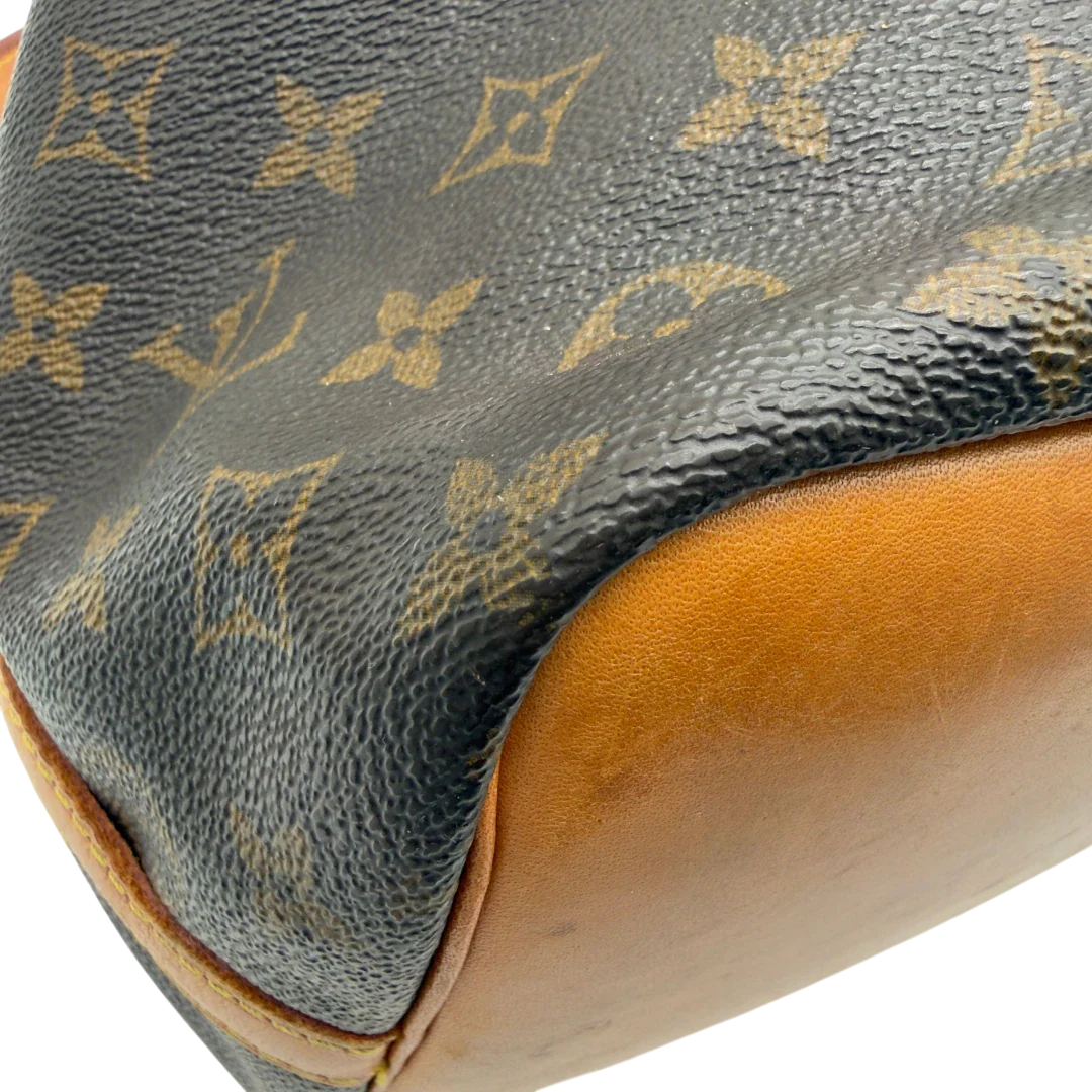 https://cdn.shopify.com/s/files/1/0564/9376/8855/files/Louis_Vuitton_Schultertasche_Sac_Noe_petit_monogram_braun_vintage_LV8230.webp?v=1780408484