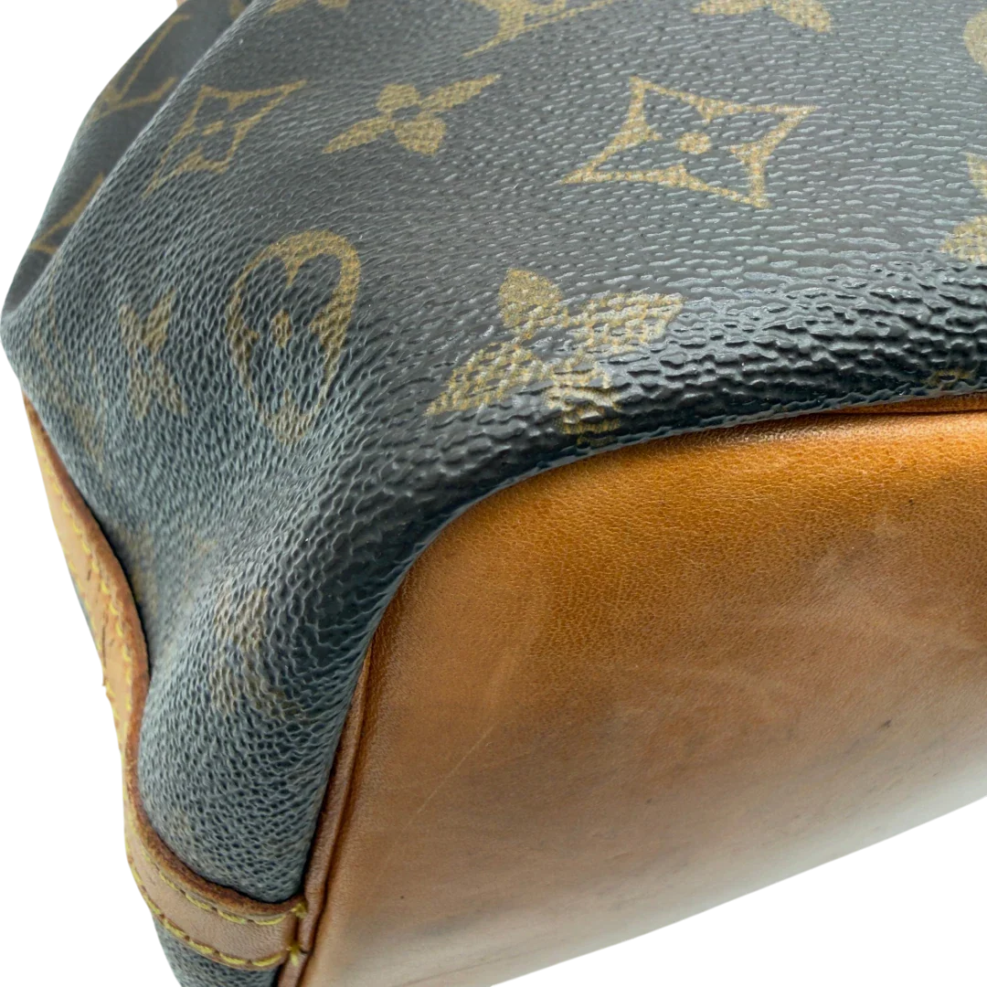 https://cdn.shopify.com/s/files/1/0564/9376/8855/files/Louis_Vuitton_Schultertasche_Sac_Noe_petit_monogram_braun_vintage_LV8232.webp?v=1780408484