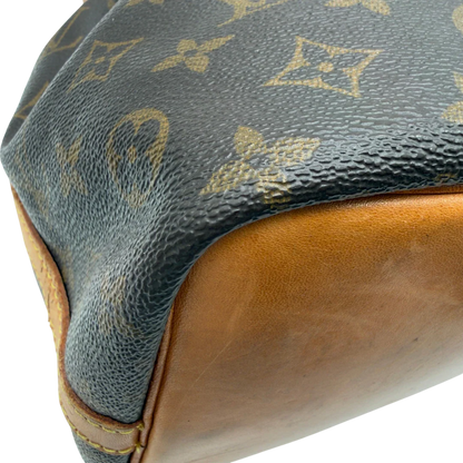 https://cdn.shopify.com/s/files/1/0564/9376/8855/files/Louis_Vuitton_Schultertasche_Sac_Noe_petit_monogram_braun_vintage_LV8232.webp?v=1780408484