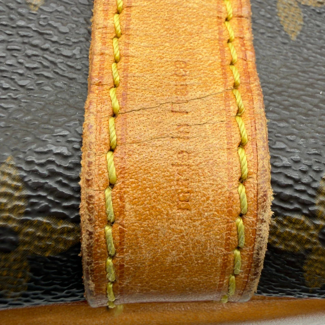 https://cdn.shopify.com/s/files/1/0564/9376/8855/files/Louis_Vuitton_Schultertasche_Sac_Noe_petit_monogram_braun_vintage_LV8233.webp?v=1780408484