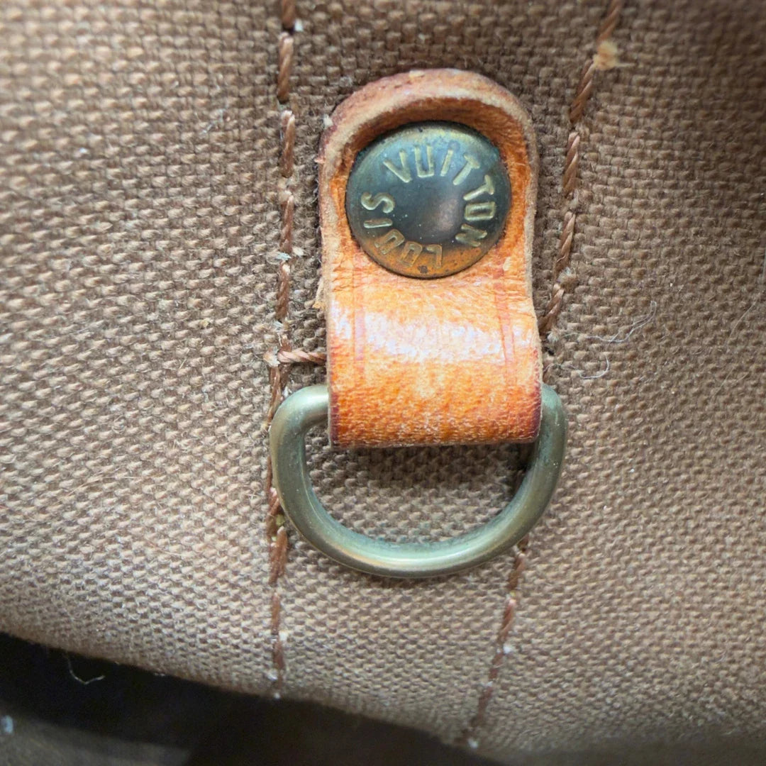 https://cdn.shopify.com/s/files/1/0564/9376/8855/files/Louis_Vuitton_Schultertasche_Sac_Noe_petit_monogram_braun_vintage_LV8238.webp?v=1780408484