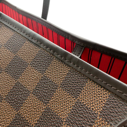 https://cdn.shopify.com/s/files/1/0564/9376/8855/files/Louis_Vuitton_Shopper_Neverfull_GM_Damier_Ebene_braun_12.webp?v=1781773038
