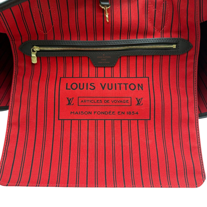 https://cdn.shopify.com/s/files/1/0564/9376/8855/files/Louis_Vuitton_Shopper_Neverfull_GM_Damier_Ebene_braun_15.webp?v=1781773038