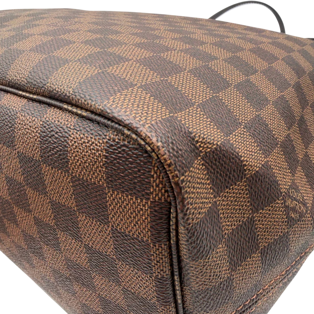 https://cdn.shopify.com/s/files/1/0564/9376/8855/files/Louis_Vuitton_Shopper_Neverfull_GM_Damier_Ebene_braun_8.webp?v=1781773038