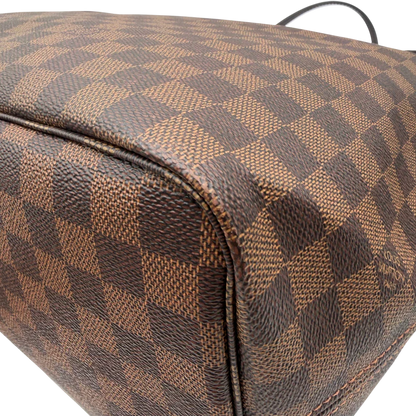 https://cdn.shopify.com/s/files/1/0564/9376/8855/files/Louis_Vuitton_Shopper_Neverfull_GM_Damier_Ebene_braun_8.webp?v=1781773038