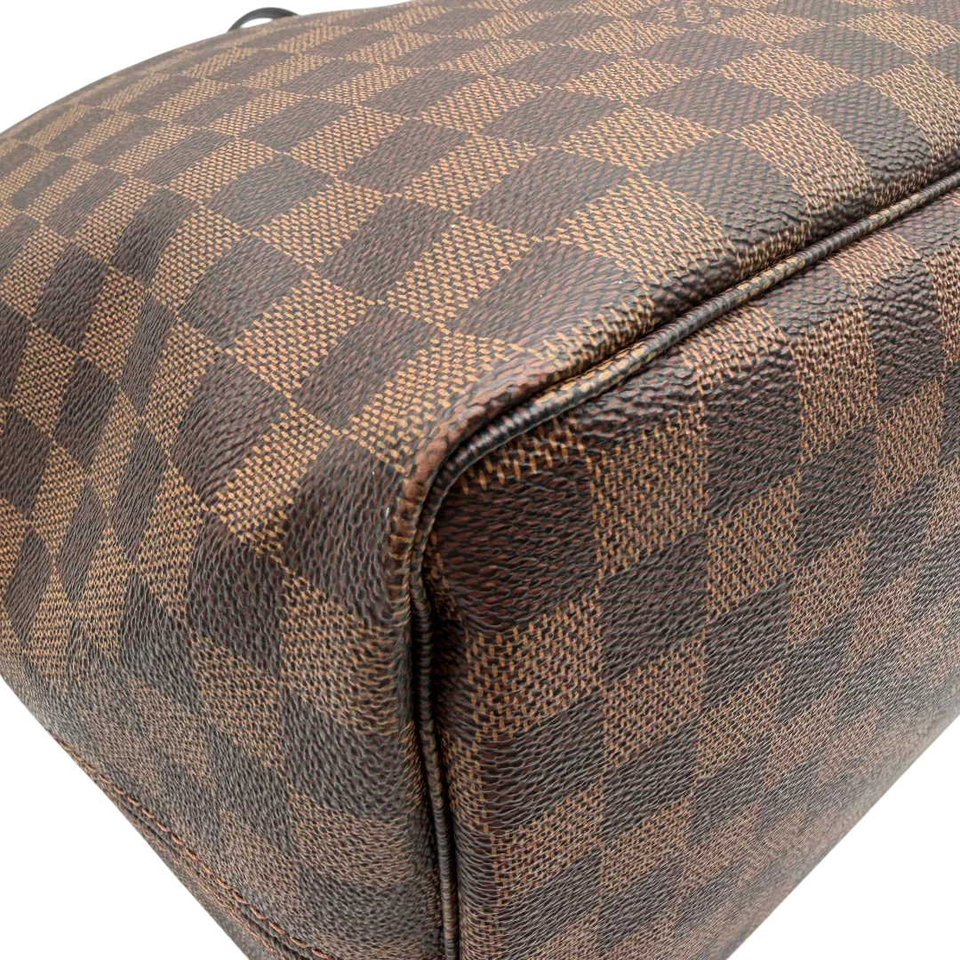 https://cdn.shopify.com/s/files/1/0564/9376/8855/files/Louis_Vuitton_Shopper_Neverfull_GM_Damier_Ebene_braun_9.webp?v=1781773038