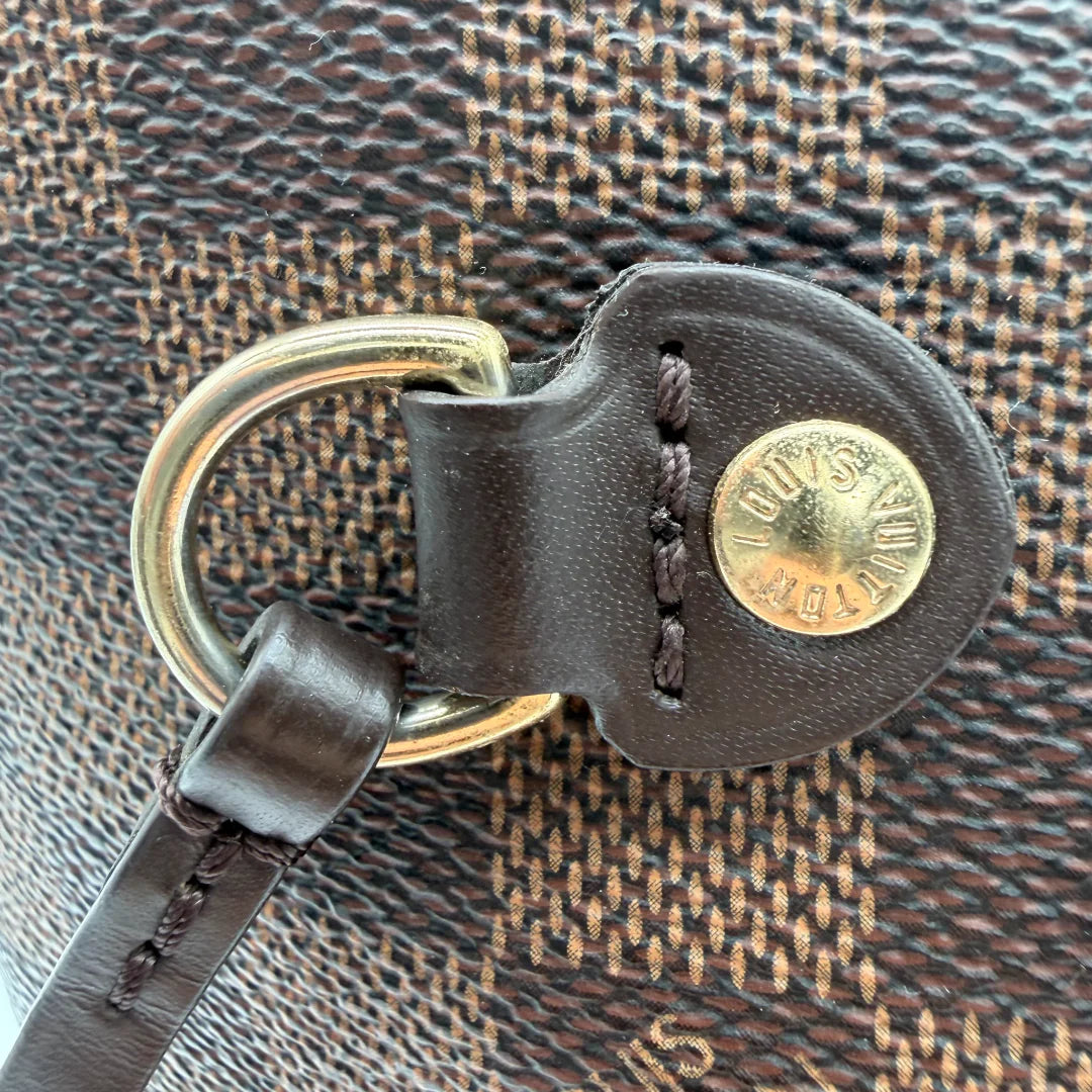 https://cdn.shopify.com/s/files/1/0564/9376/8855/files/Louis_Vuitton_Shopper_Neverfull_MM_Damier_Ebene_braun_vintage_LV_7610.webp?v=1767926772