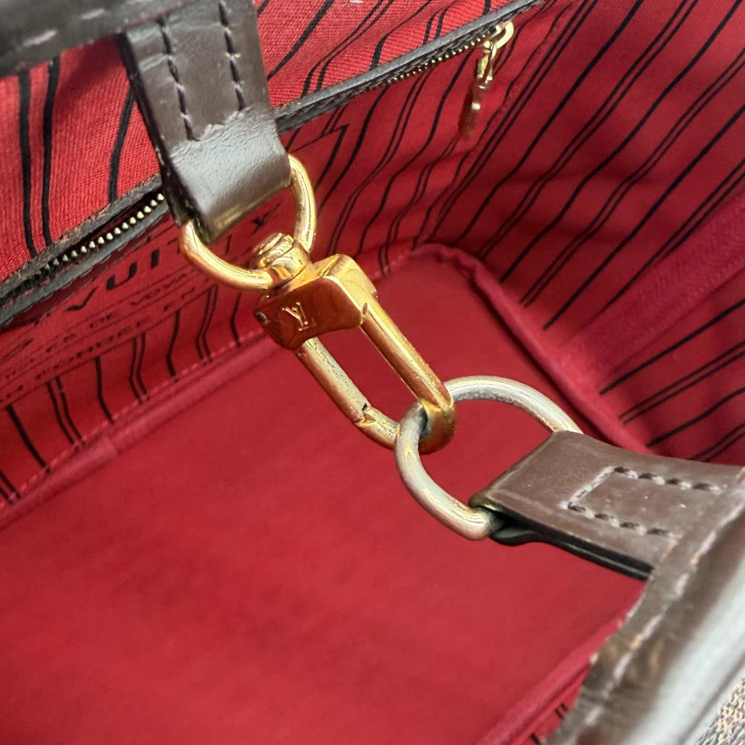 https://cdn.shopify.com/s/files/1/0564/9376/8855/files/Louis_Vuitton_Shopper_Neverfull_MM_Damier_Ebene_braun_vintage_LV_7611.webp?v=1767926773