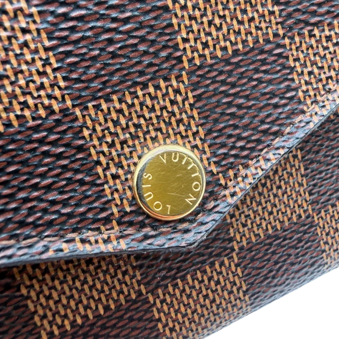 https://cdn.shopify.com/s/files/1/0564/9376/8855/files/Louis_Vuitton_Umhangetasche_Felice_Multi_Pochette_Damier_Ebene_13.webp?v=1784897569