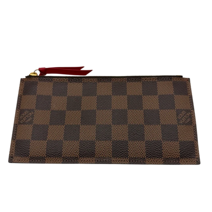https://cdn.shopify.com/s/files/1/0564/9376/8855/files/Louis_Vuitton_Umhangetasche_Felice_Multi_Pochette_Damier_Ebene_17.webp?v=1784897569