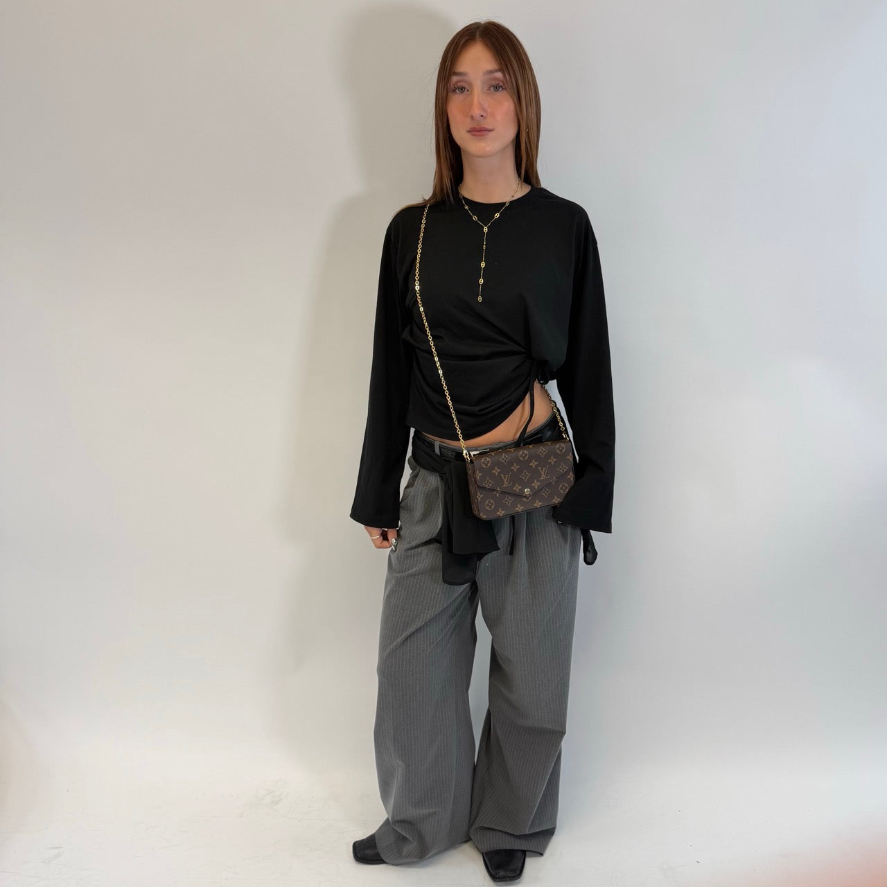 https://cdn.shopify.com/s/files/1/0564/9376/8855/files/Louis_Vuitton_Umhangetasche_Felice_Multi_Pochette_Damier_Ebene_1.jpg?v=1784897569