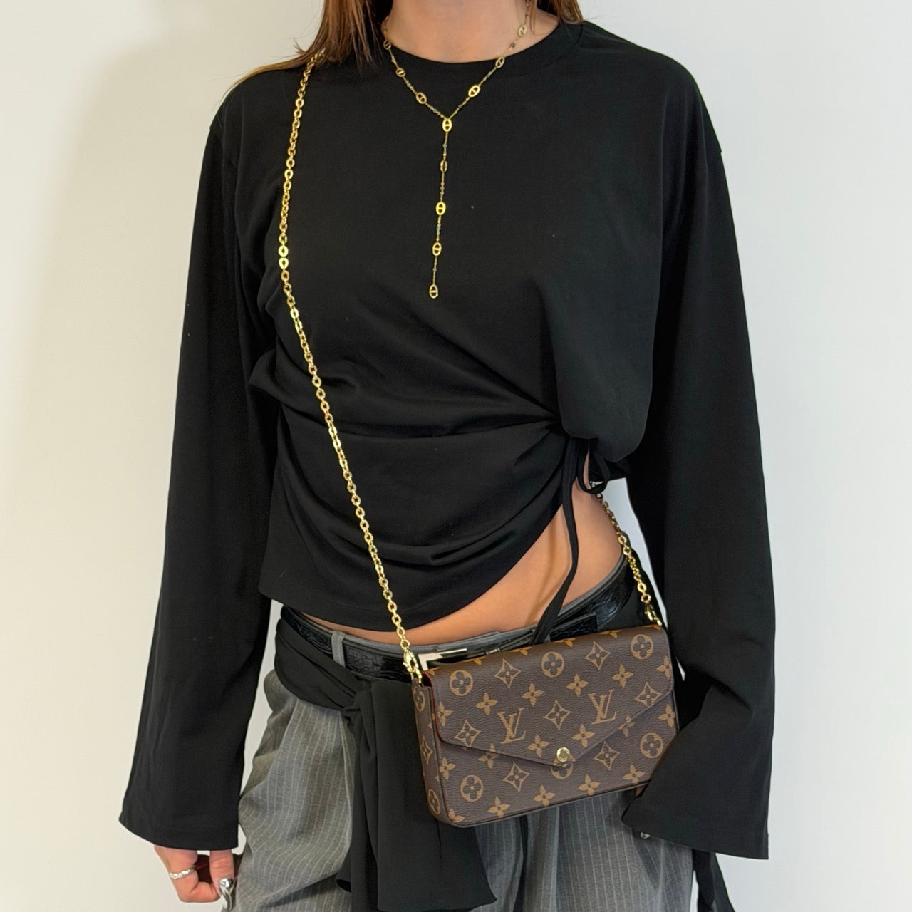 https://cdn.shopify.com/s/files/1/0564/9376/8855/files/Louis_Vuitton_Umhangetasche_Felice_Multi_Pochette_Damier_Ebene_2.jpg?v=1784897569