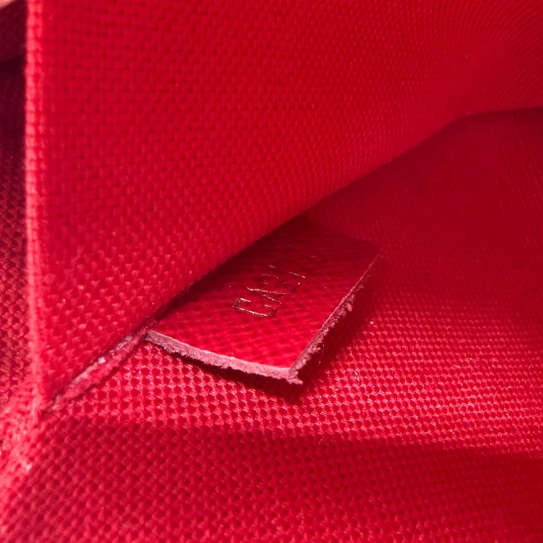 https://cdn.shopify.com/s/files/1/0564/9376/8855/files/Louis_Vuitton_Umhangetasche_Felice_Multi_Pochette_Damier_Ebene_20.webp?v=1784897569