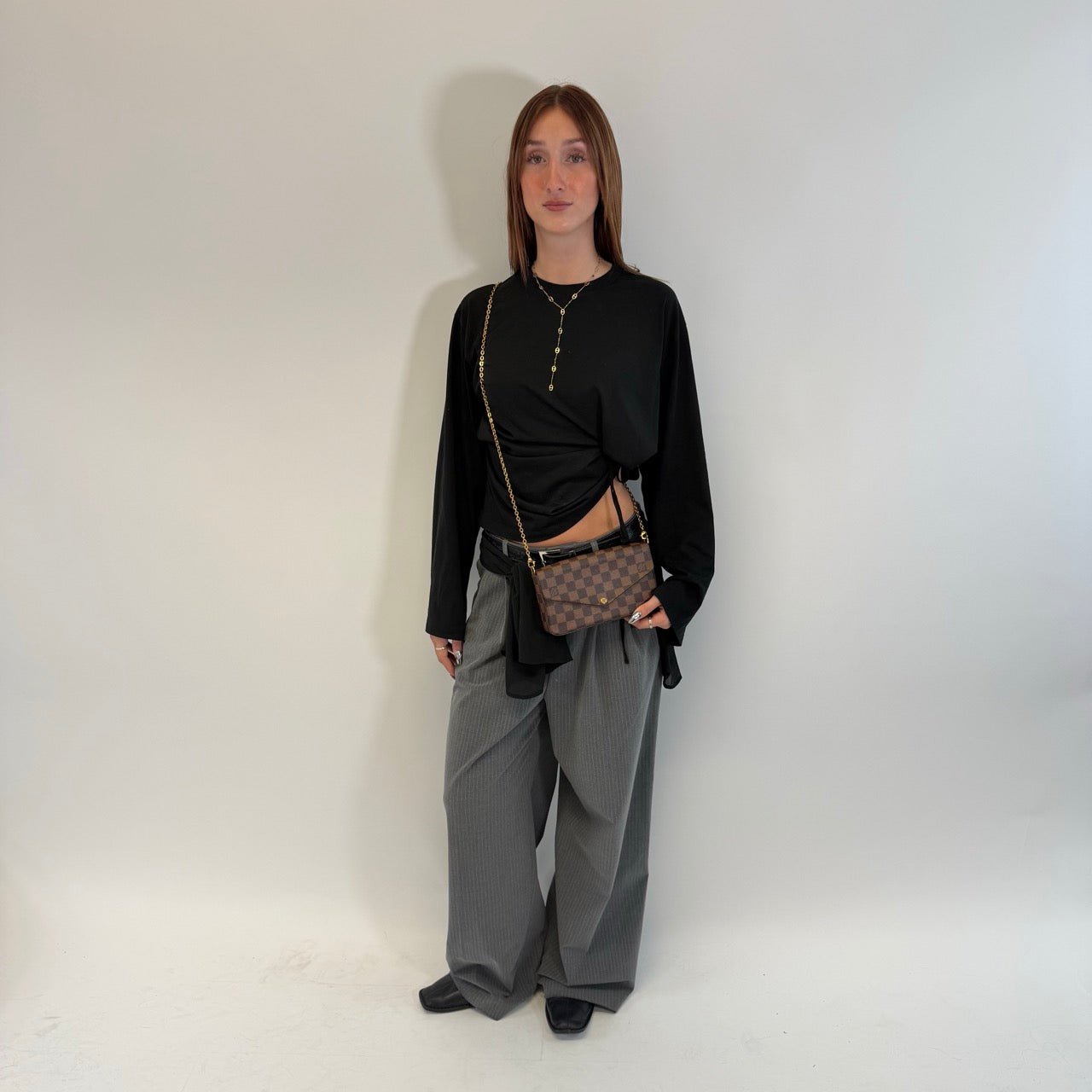 https://cdn.shopify.com/s/files/1/0564/9376/8855/files/Louis_Vuitton_Umhangetasche_Felice_Multi_Pochette_monogram_braun_1.jpg?v=1784897857