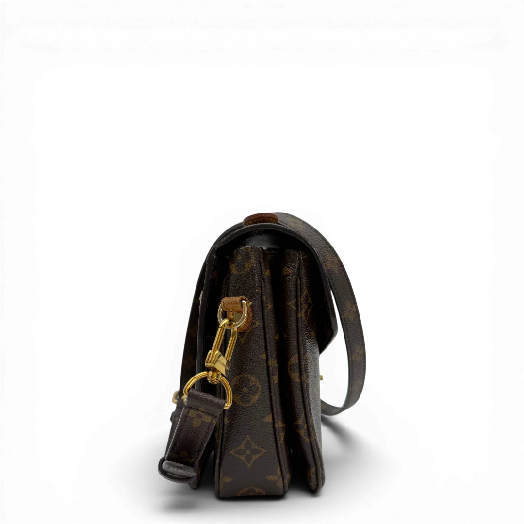 https://cdn.shopify.com/s/files/1/0564/9376/8855/files/Louis_Vuitton_Umhangetasche_Pochette_Metis_monogram_braun_vintage_LV34352.webp?v=1774404212
