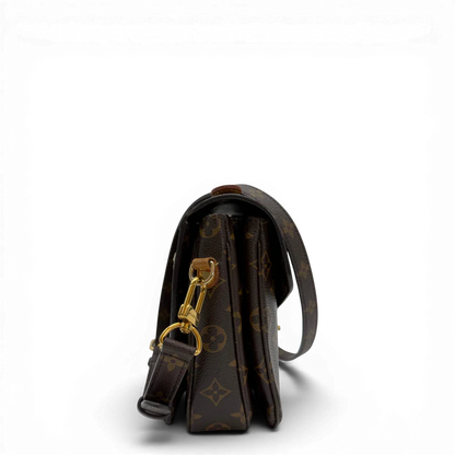 https://cdn.shopify.com/s/files/1/0564/9376/8855/files/Louis_Vuitton_Umhangetasche_Pochette_Metis_monogram_braun_vintage_LV34352.webp?v=1774404212