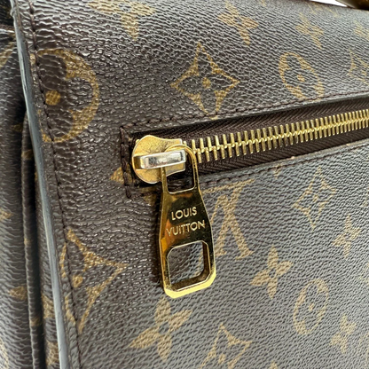 https://cdn.shopify.com/s/files/1/0564/9376/8855/files/Louis_Vuitton_Umhangetasche_Pochette_Metis_monogram_braun_vintage_LV34462.webp?v=1774404213