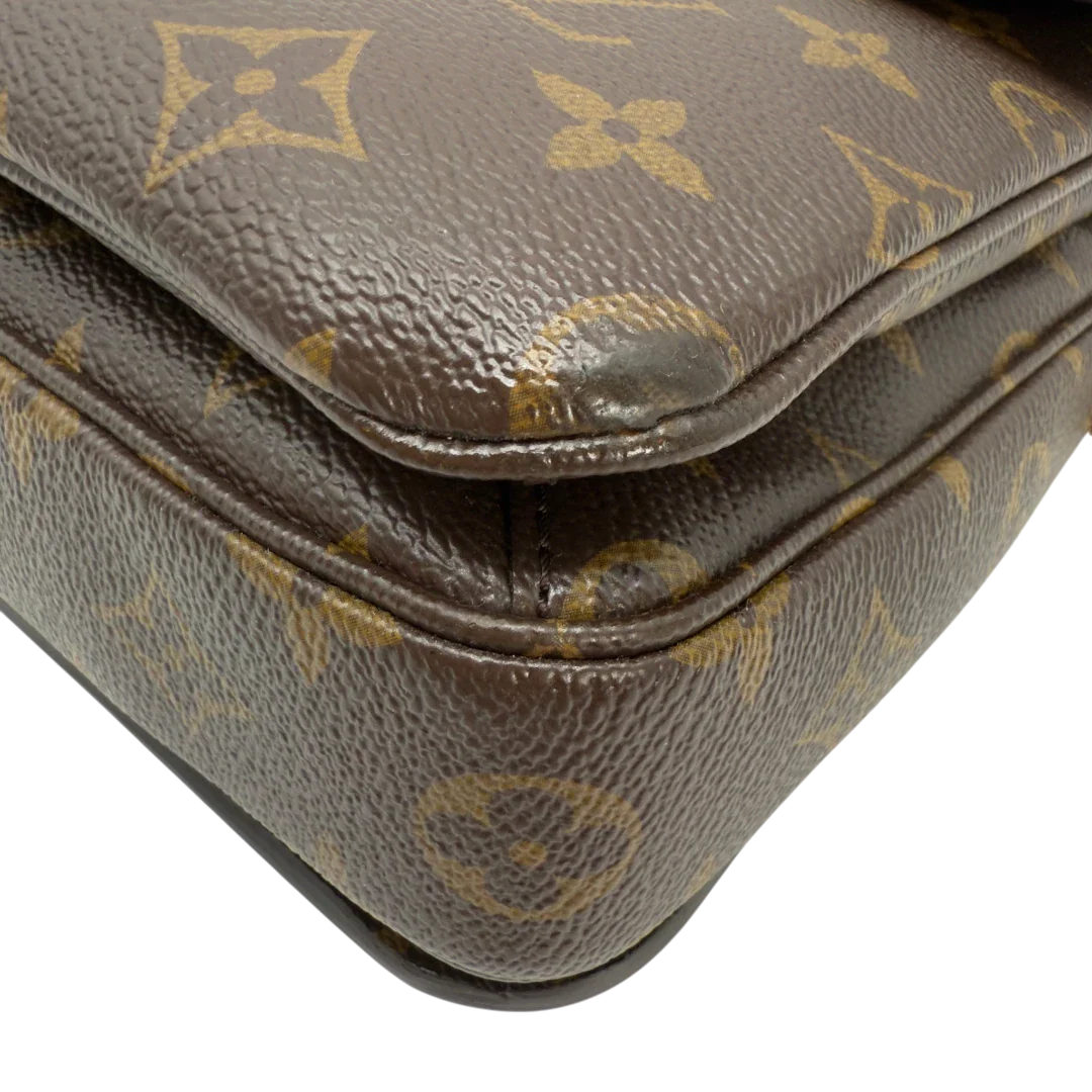 https://cdn.shopify.com/s/files/1/0564/9376/8855/files/Louis_Vuitton_Umhangetasche_Pochette_Metis_monogram_braun_vintage_LV5995.webp?v=1778083222