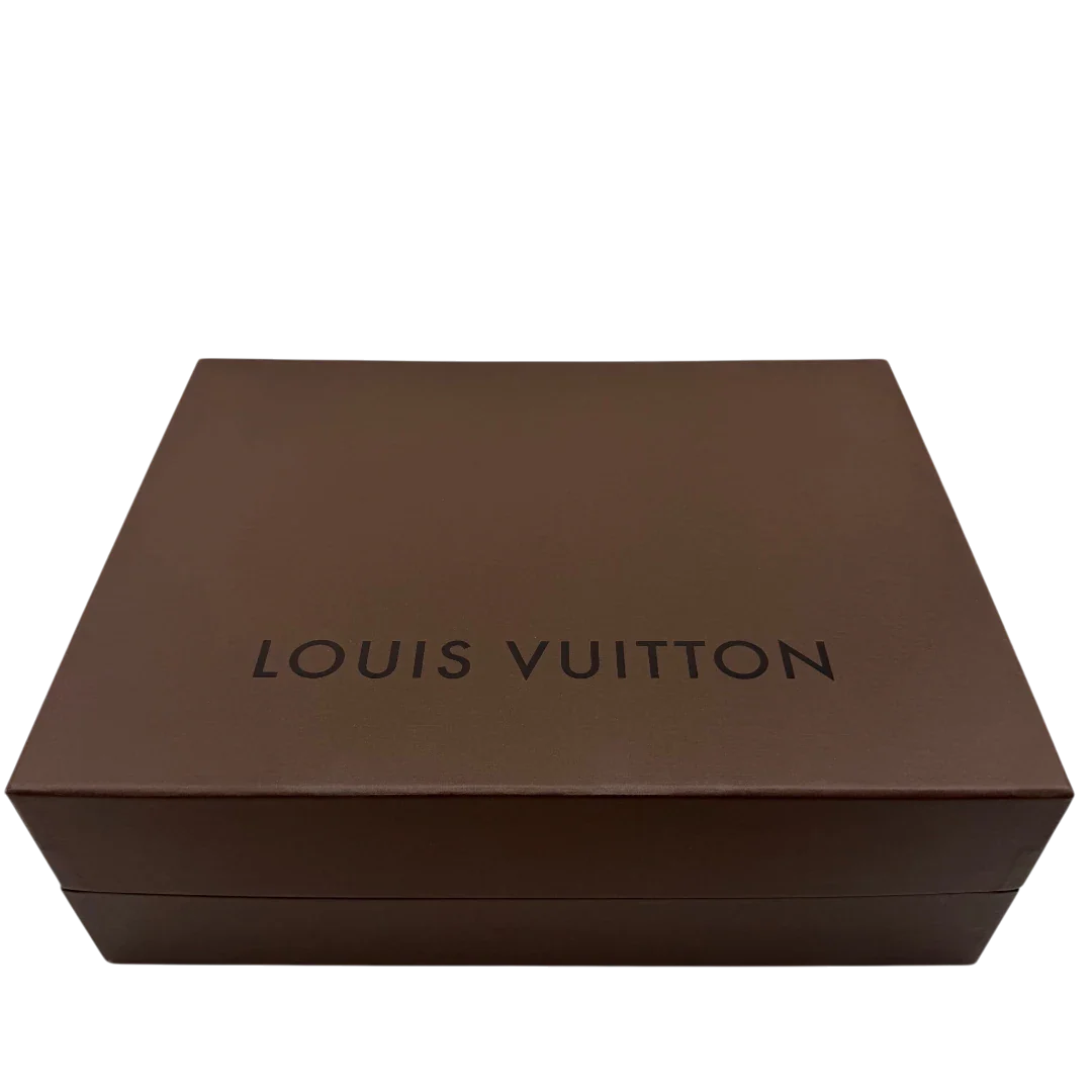 https://cdn.shopify.com/s/files/1/0564/9376/8855/files/Louis_Vuitton_Umhangetasche_Rhapsody_MM_aus_Denimstoff_braun_vintage_LV7439_1aa58f60-2277-4b58-a6ea-c966b94482fc.webp?v=1779964486