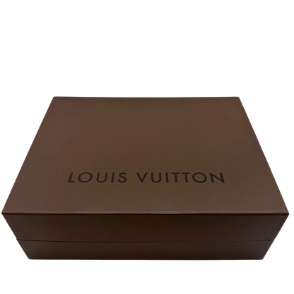 https://cdn.shopify.com/s/files/1/0564/9376/8855/files/Louis_Vuitton_Umhangetasche_Rhapsody_MM_aus_Denimstoff_braun_vintage_LV7439_1aa58f60-2277-4b58-a6ea-c966b94482fc.webp?v=1779964486
