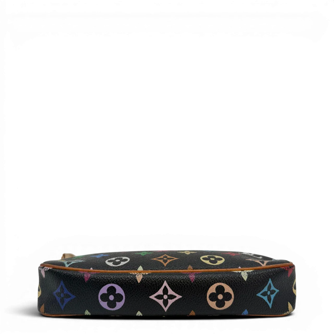 https://cdn.shopify.com/s/files/1/0564/9376/8855/files/Louis_Vuitton_x_Murakami_Pochette_Accessoires_monogram_schwarz_vintage_LV6883.webp?v=1779321151