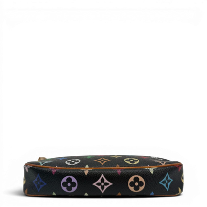 https://cdn.shopify.com/s/files/1/0564/9376/8855/files/Louis_Vuitton_x_Murakami_Pochette_Accessoires_monogram_schwarz_vintage_LV6883.webp?v=1779321151