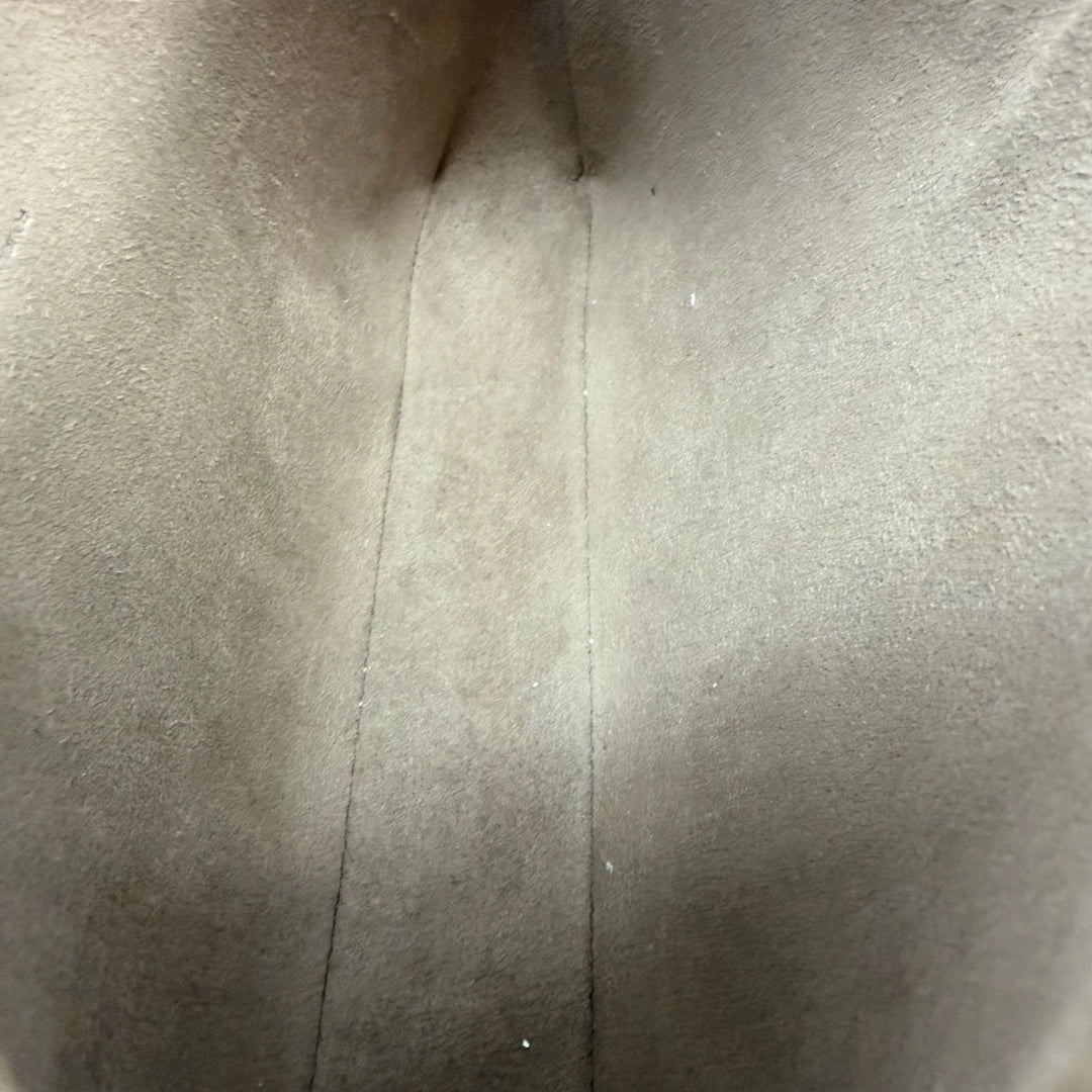 https://cdn.shopify.com/s/files/1/0564/9376/8855/files/Louis_Vuitton_x_Murakami_Pochette_Accessoires_monogram_schwarz_vintage_LV6892.webp?v=1779321152