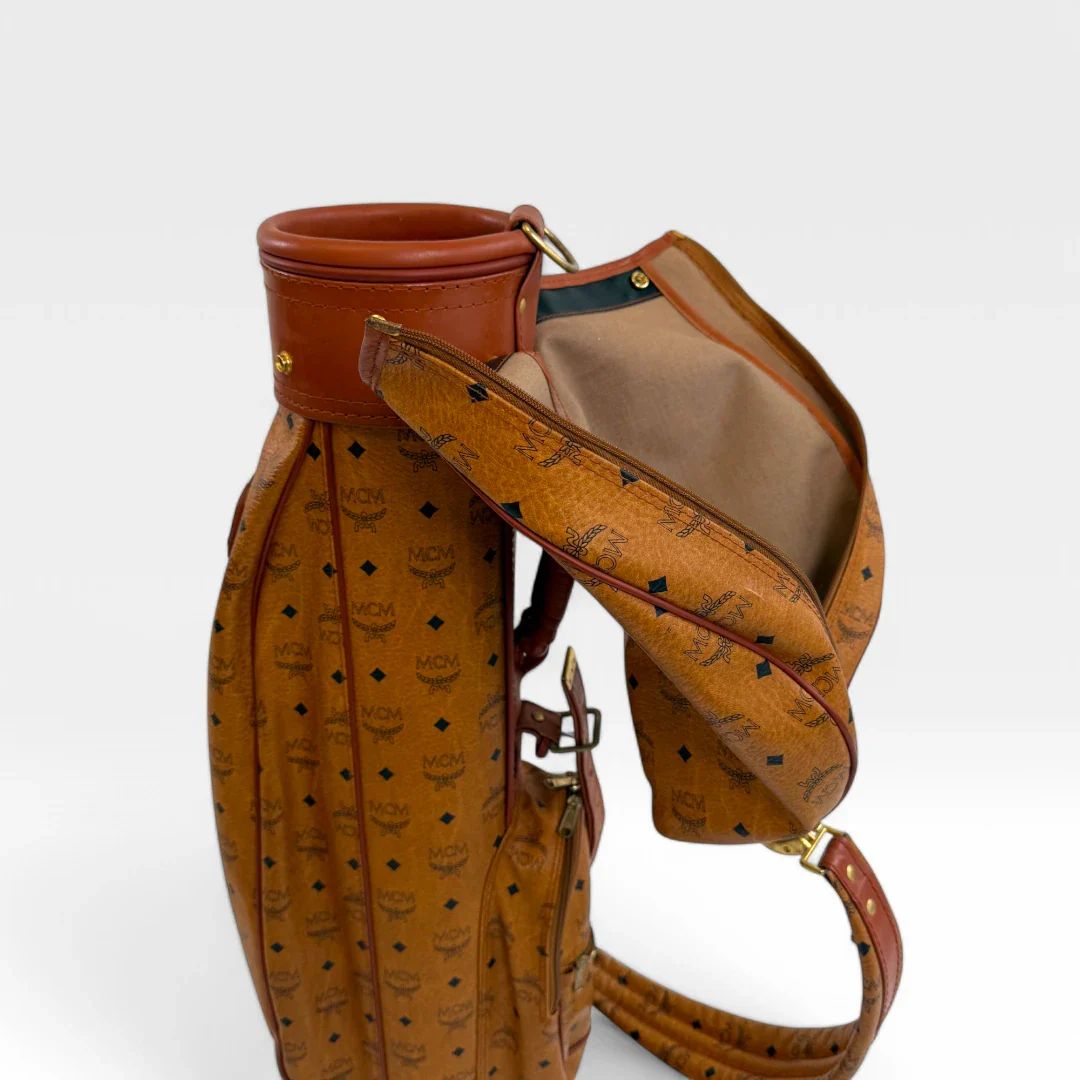 https://cdn.shopify.com/s/files/1/0564/9376/8855/files/MCMGolftasche_CaddyBagausVisetosMonograminBraun_VintageDesignerMCMGolfbag._1901.webp?v=1743094116