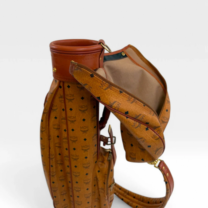 https://cdn.shopify.com/s/files/1/0564/9376/8855/files/MCMGolftasche_CaddyBagausVisetosMonograminBraun_VintageDesignerMCMGolfbag._1901.webp?v=1743094116