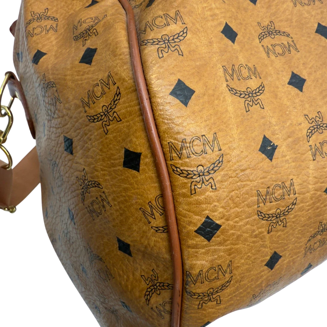 https://cdn.shopify.com/s/files/1/0564/9376/8855/files/MCMReisetascheGross5631.webp?v=1777464229