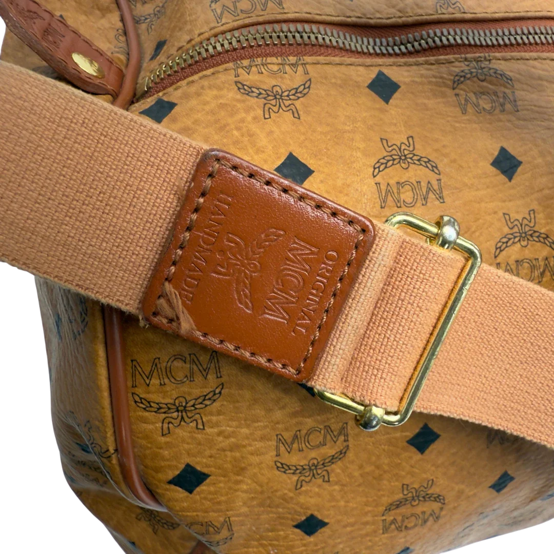 https://cdn.shopify.com/s/files/1/0564/9376/8855/files/MCMReisetascheGross5634.webp?v=1777464229