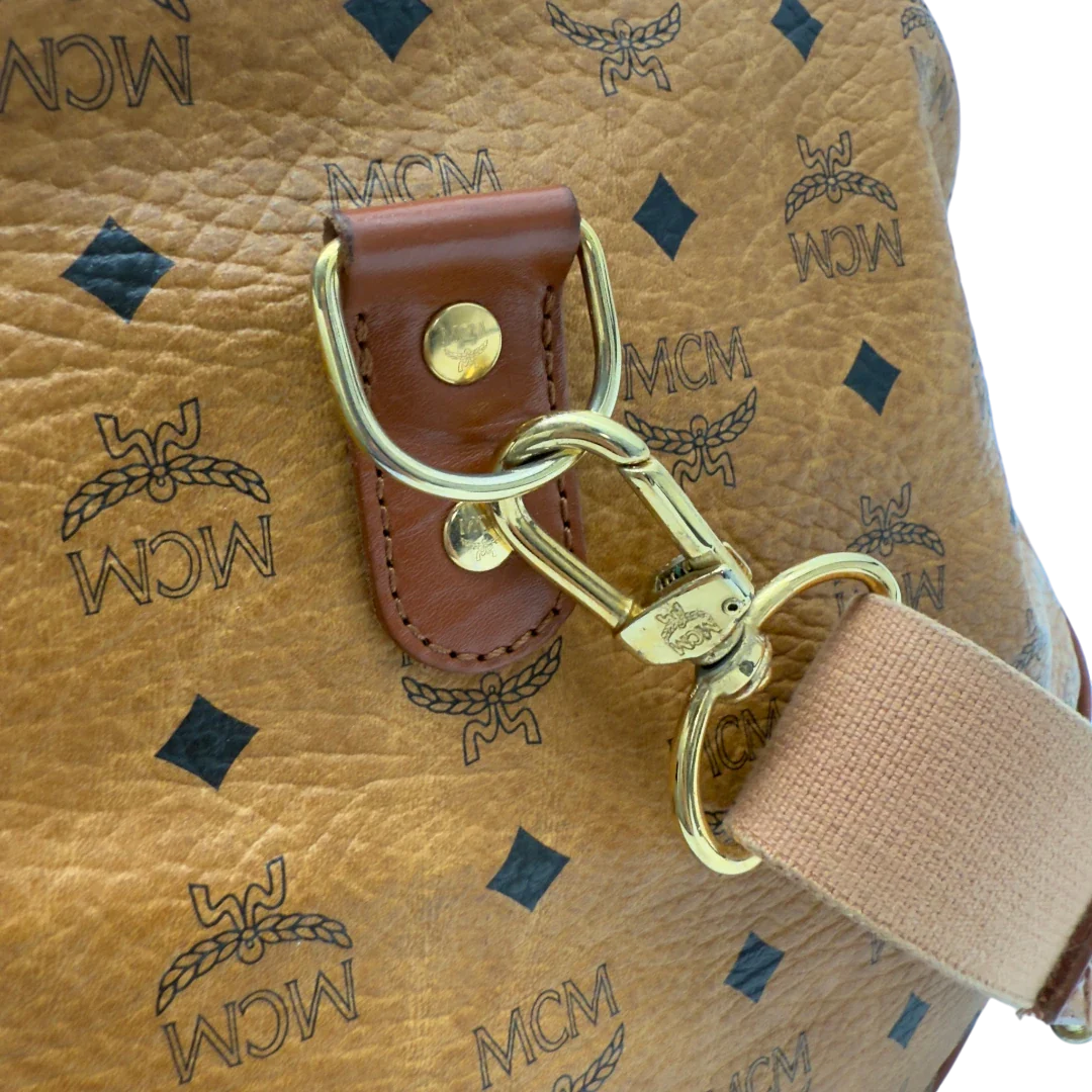https://cdn.shopify.com/s/files/1/0564/9376/8855/files/MCMReisetascheGross5639.webp?v=1777464230