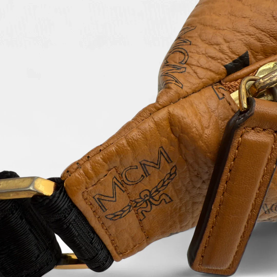 https://cdn.shopify.com/s/files/1/0564/9376/8855/files/MCM_Bauchtasche_Fursten_small_visetos_braun_second_hand_luxury_MCM_Fannypack7829.webp?v=1756983958