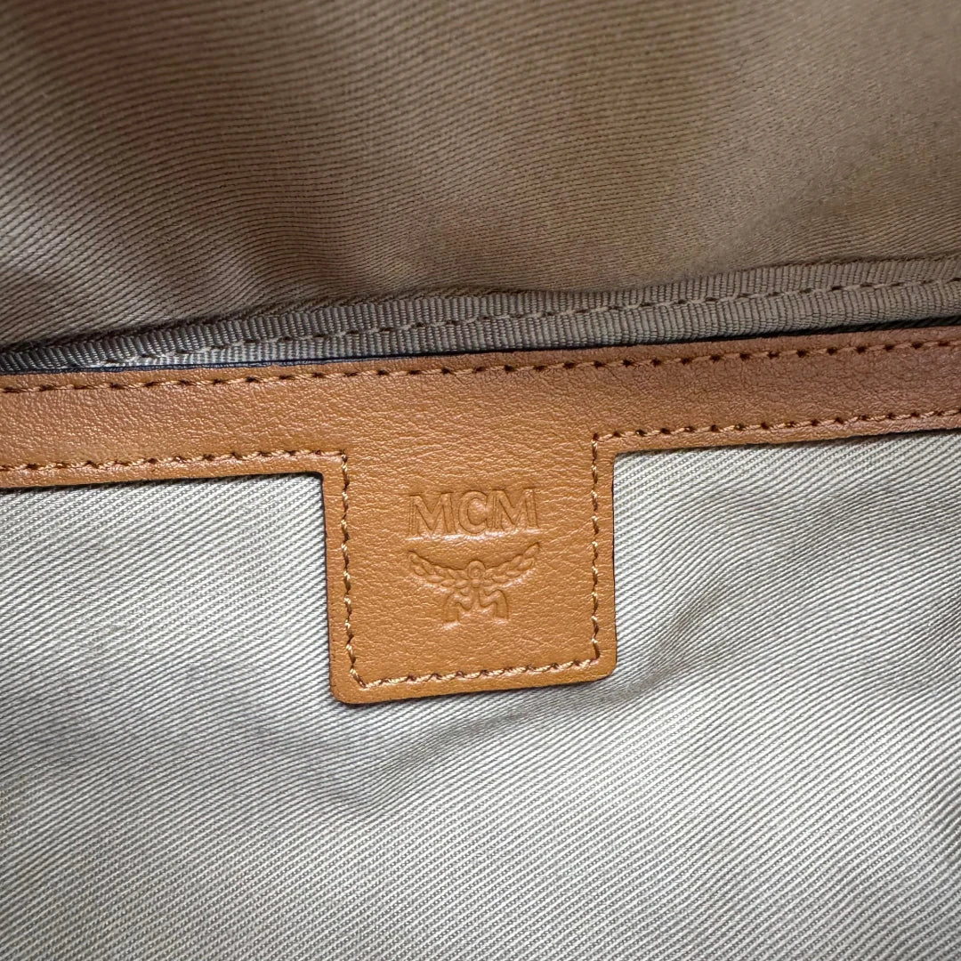 https://cdn.shopify.com/s/files/1/0564/9376/8855/files/MCM_Bauchtasche_Gurteltasche_Fursten_small_visetos_braun_15.webp?v=1784283928