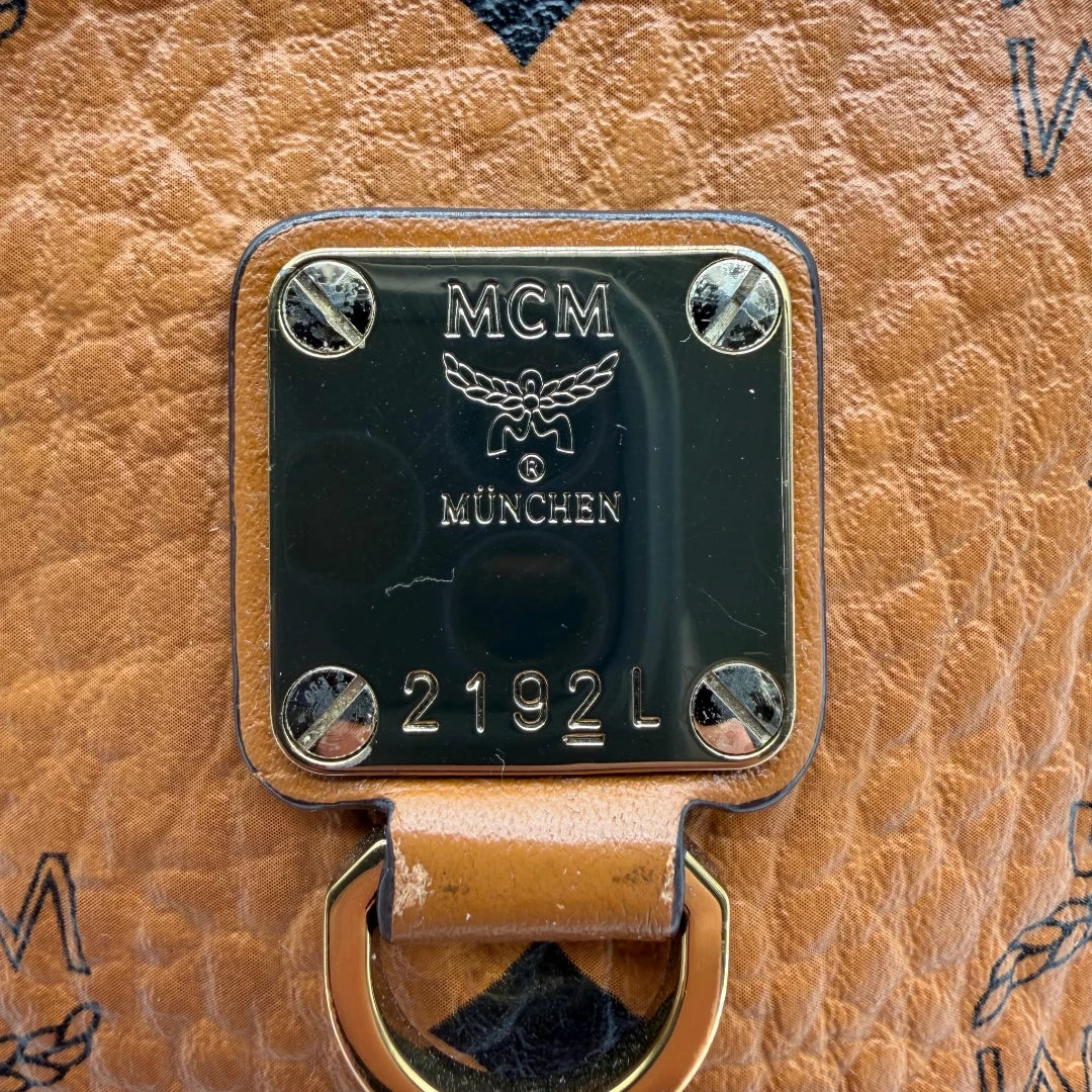 https://cdn.shopify.com/s/files/1/0564/9376/8855/files/MCM_Bauchtasche___Gurteltasche_Fursten_small_visetos_braun_vintage6274.webp?v=1778682035
