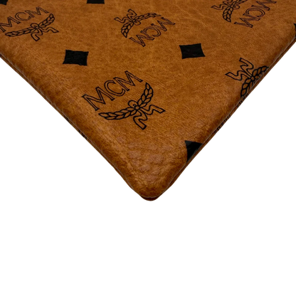 https://cdn.shopify.com/s/files/1/0564/9376/8855/files/MCM_Clutch_klein_vintage5562.webp?v=1777484967