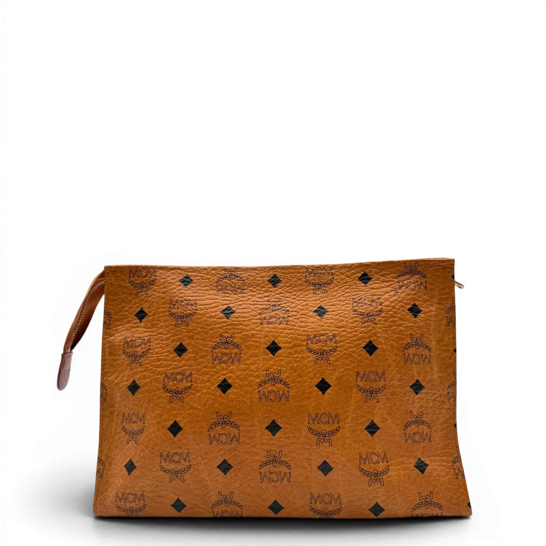 https://cdn.shopify.com/s/files/1/0564/9376/8855/files/MCM_Clutch_mittelgross_vintage5594.webp?v=1777481270